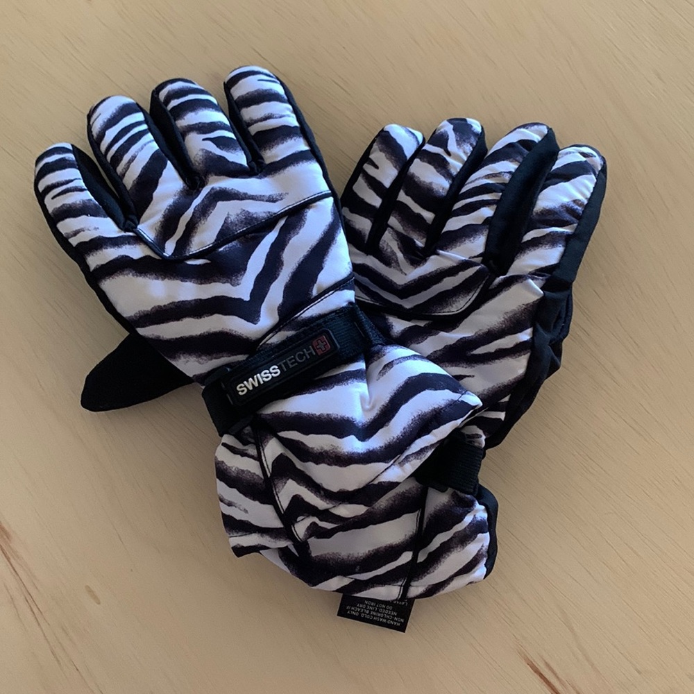 Women’s winter gloves. Animal print. Zebra